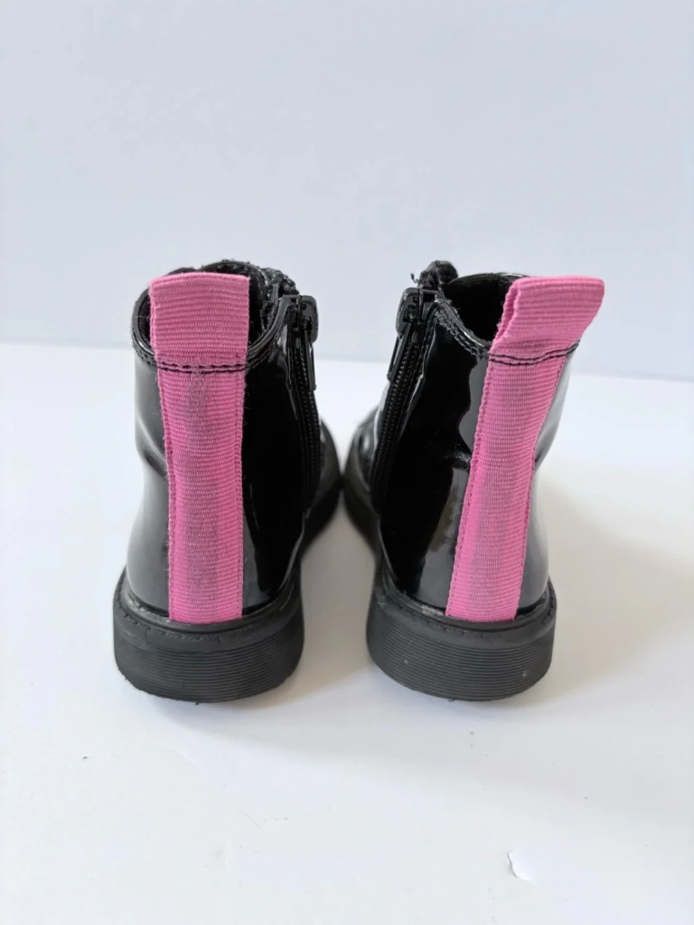 Tucker+Tate Piper Charm Boot Black Faux Patent Leather 7 Smiley Face Flower Cute